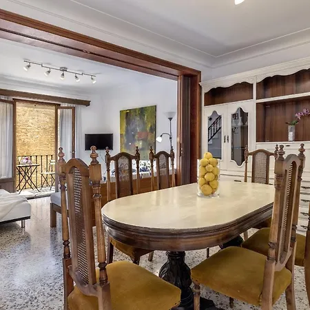 Duplex Flat In The Old Town Of *